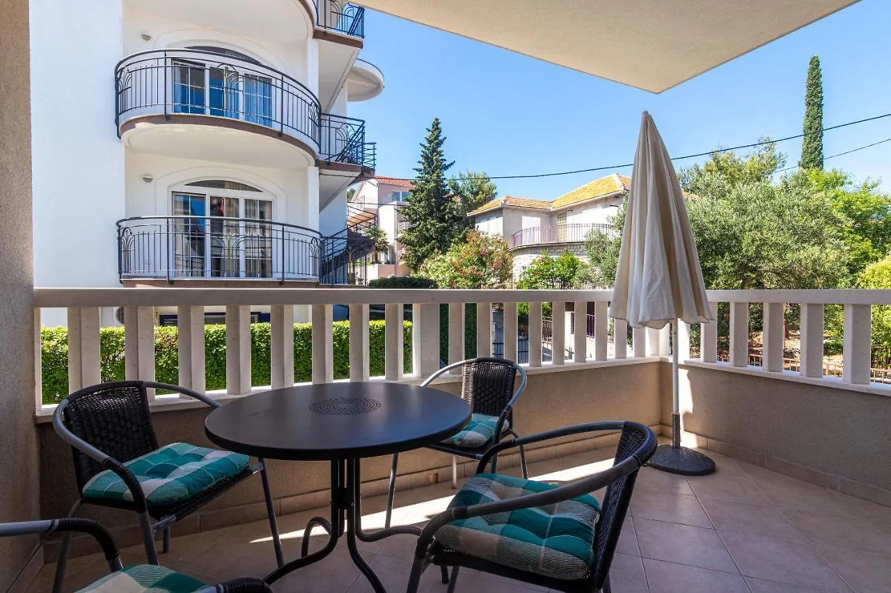 Apartments Janja 特罗吉尔