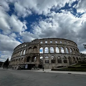 Domus Nostrae-pula , Pula Chorwacja