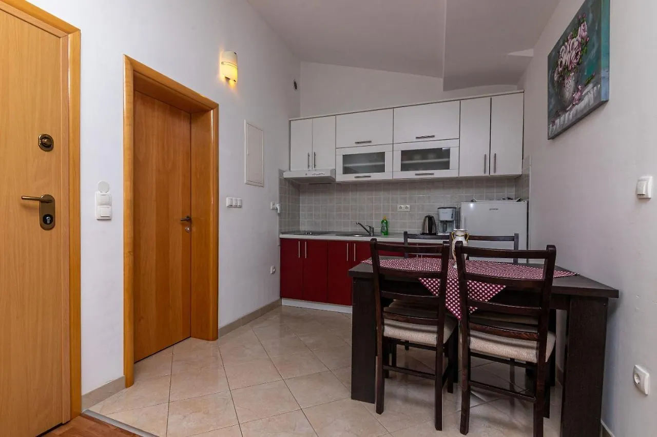 Apartments Janja Trogir 0*,